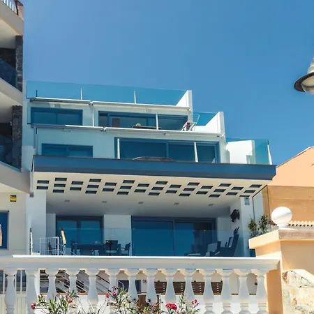 Taliarte Lighthouse Views * ميلينارا