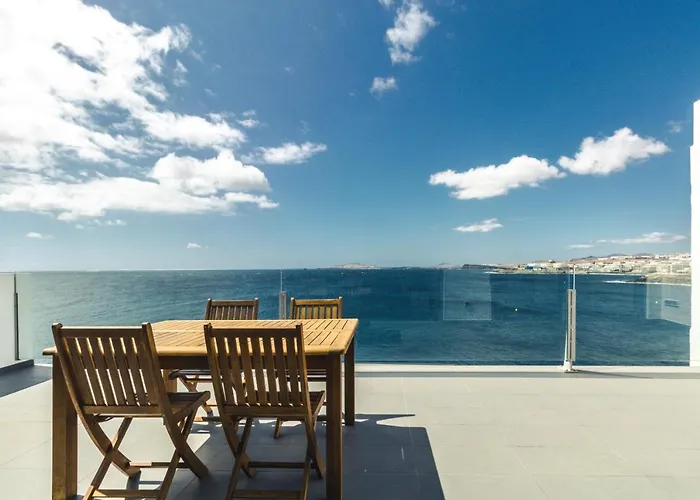 Taliarte Lighthouse Views *