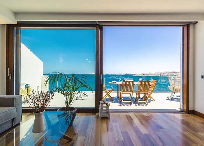 Taliarte Lighthouse Views *